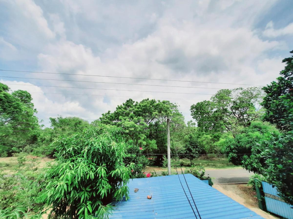 Hostel -In Frant Of The National Park- Udawalawe Exterior photo