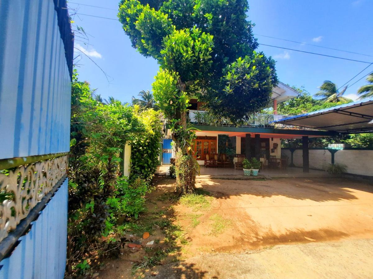 Hostel -In Frant Of The National Park- Udawalawe Exterior photo